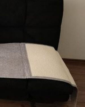 rascador de esquina de sofa para gatos navaris 2 piezas sobre asiento sofa